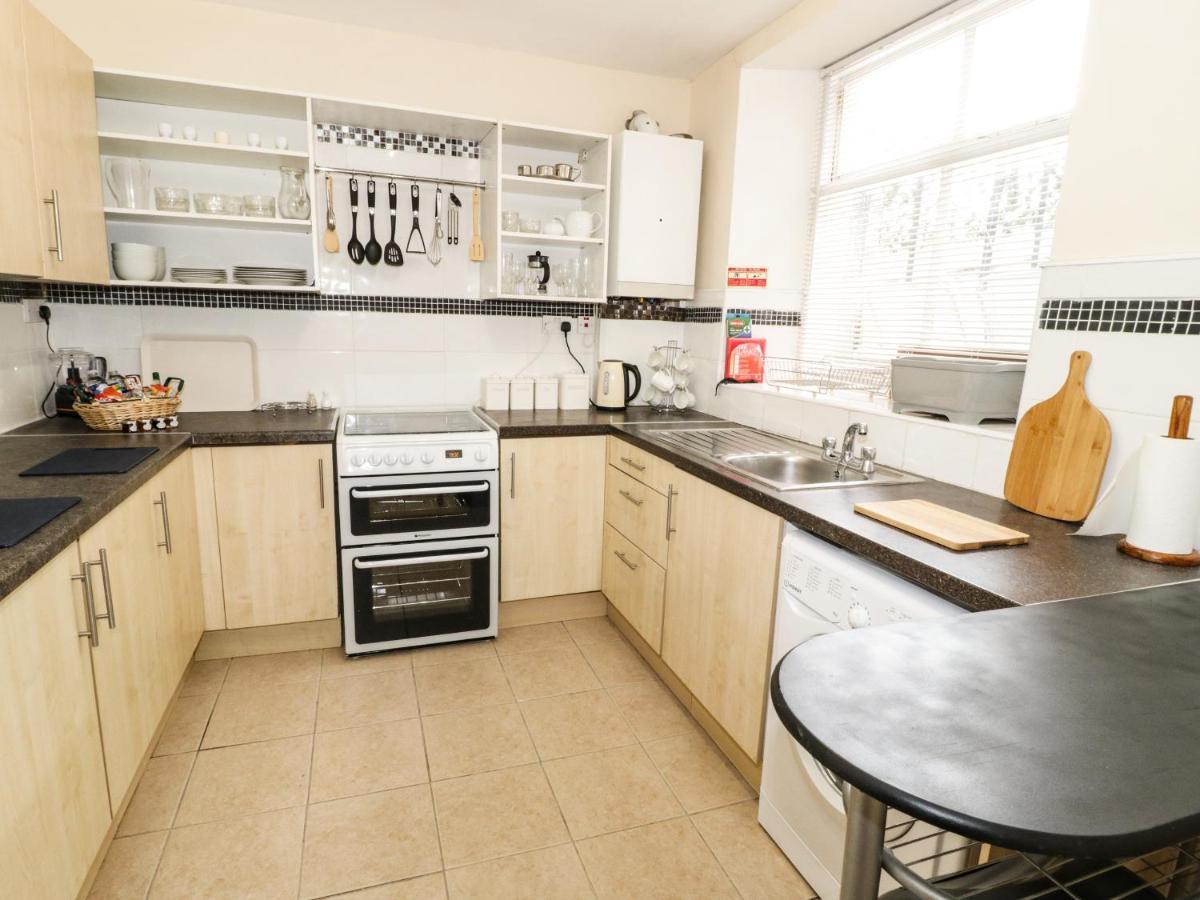 Llys Madoc, Basement Apartment Penmaenmawr Bagian luar foto