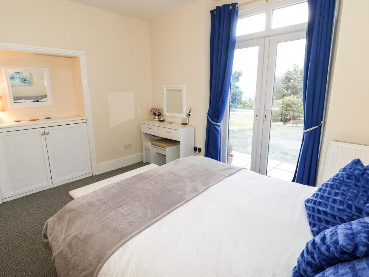 Llys Madoc, Basement Apartment Penmaenmawr Bagian luar foto